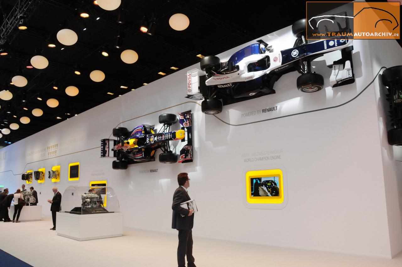 Renault Formel 1-Display.jpg 100.8K