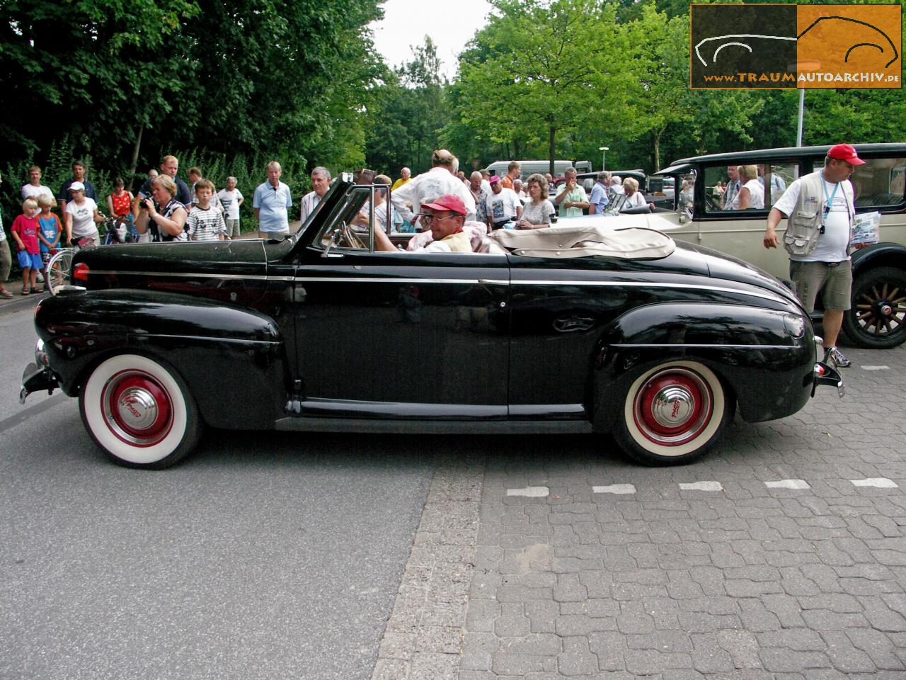 Ford V8 Super de Luxe Cabriolet '1941 (2).jpg 239.5K