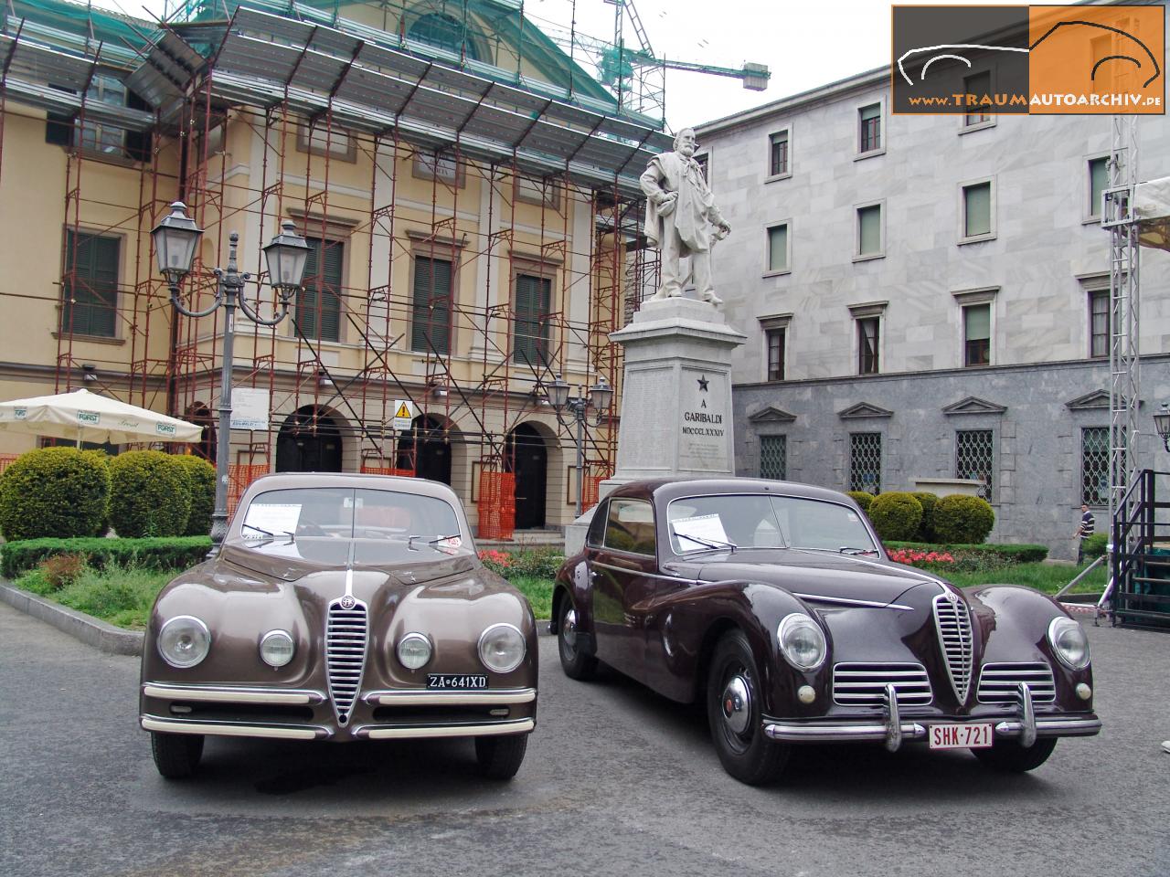 Alfa Romeo 6C 2500 Freccia d'oro und 6C 2500 Touring Coupe (1).jpg 233.5K