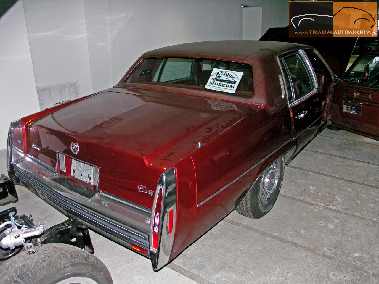 Cadillac Fleetwood ca. '1978 (3).jpg 175.4K