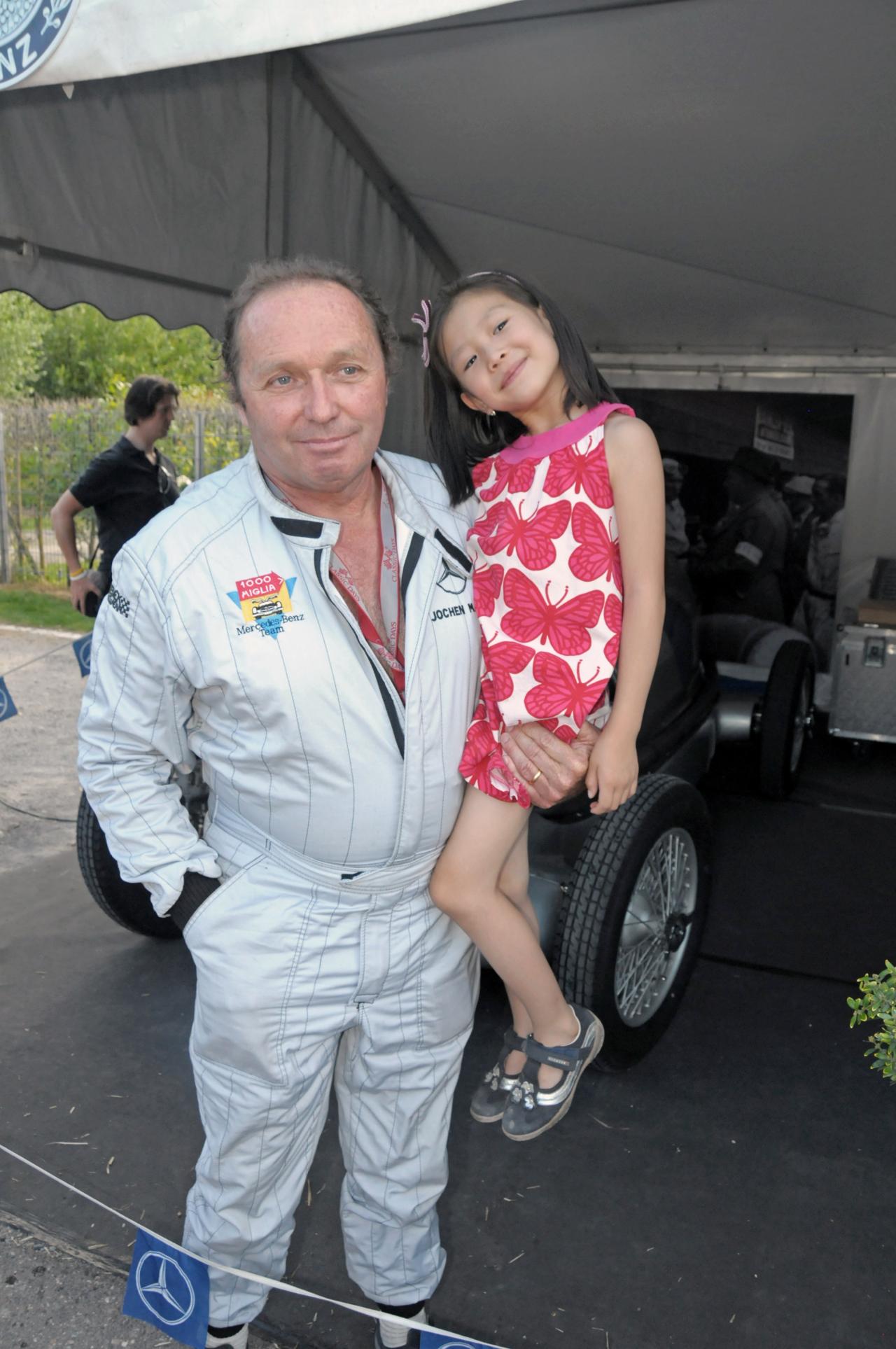 Jochen Mass und Bewunderin.jpg 216.5K