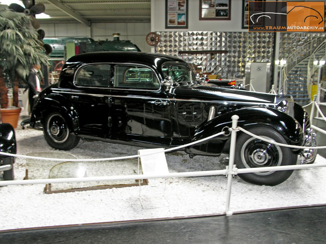 Mercedes-Benz 770 K Gepanzerte Limousine '1943 (6).jpg 199.8K